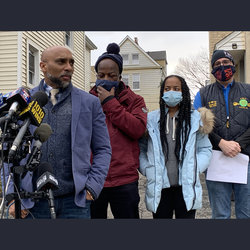 Union VP Richard Davis speaks in defense of Bus Operator Everton Beccan. Also speaking were Beccan's daughter, Winter, and Safety Rep Joe DiPaola